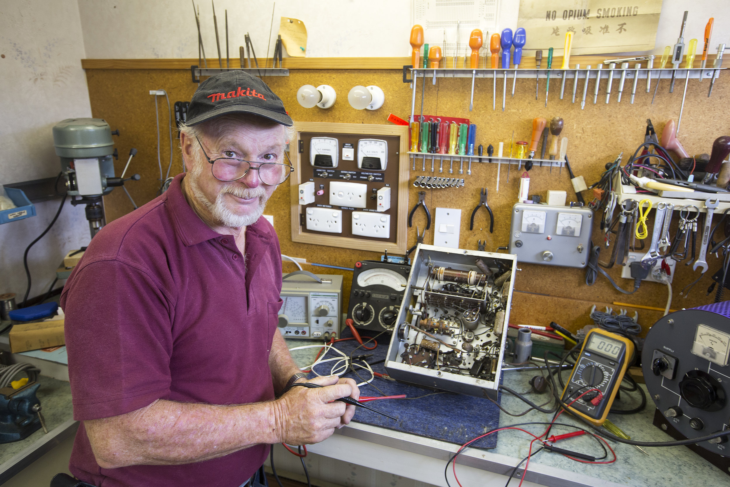 Graham Hawtree Video of Graham and Val Hawtree's vintage radio collection - part two ...