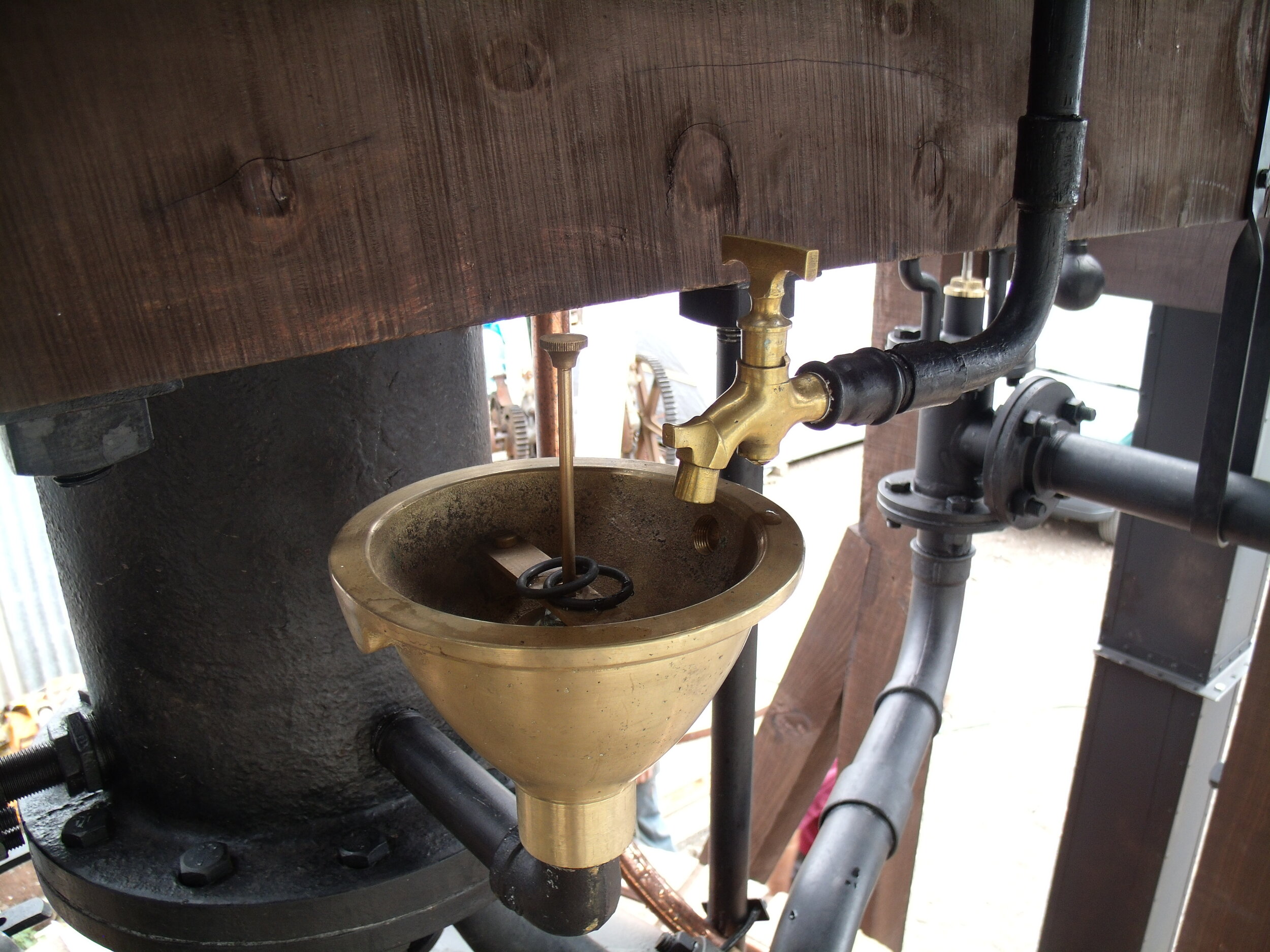 Snifter valve tundish