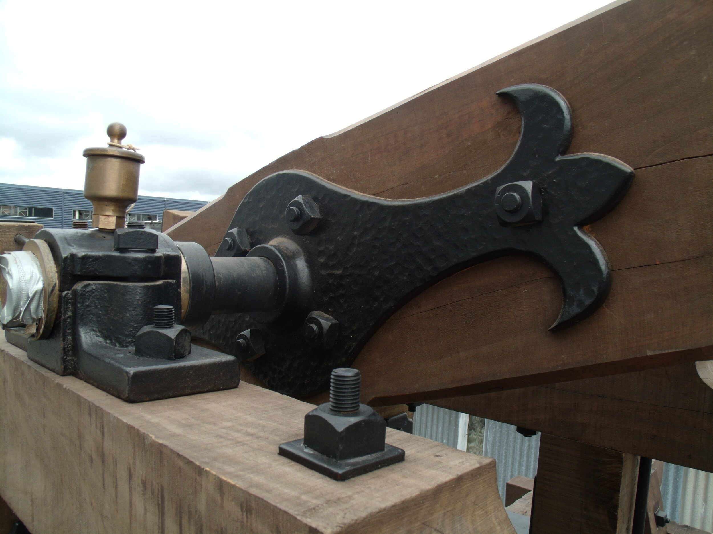 The main pivot bearing