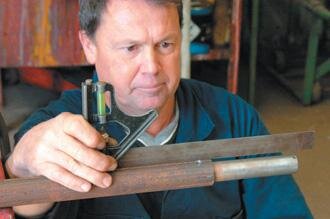 Checking axle stub for square