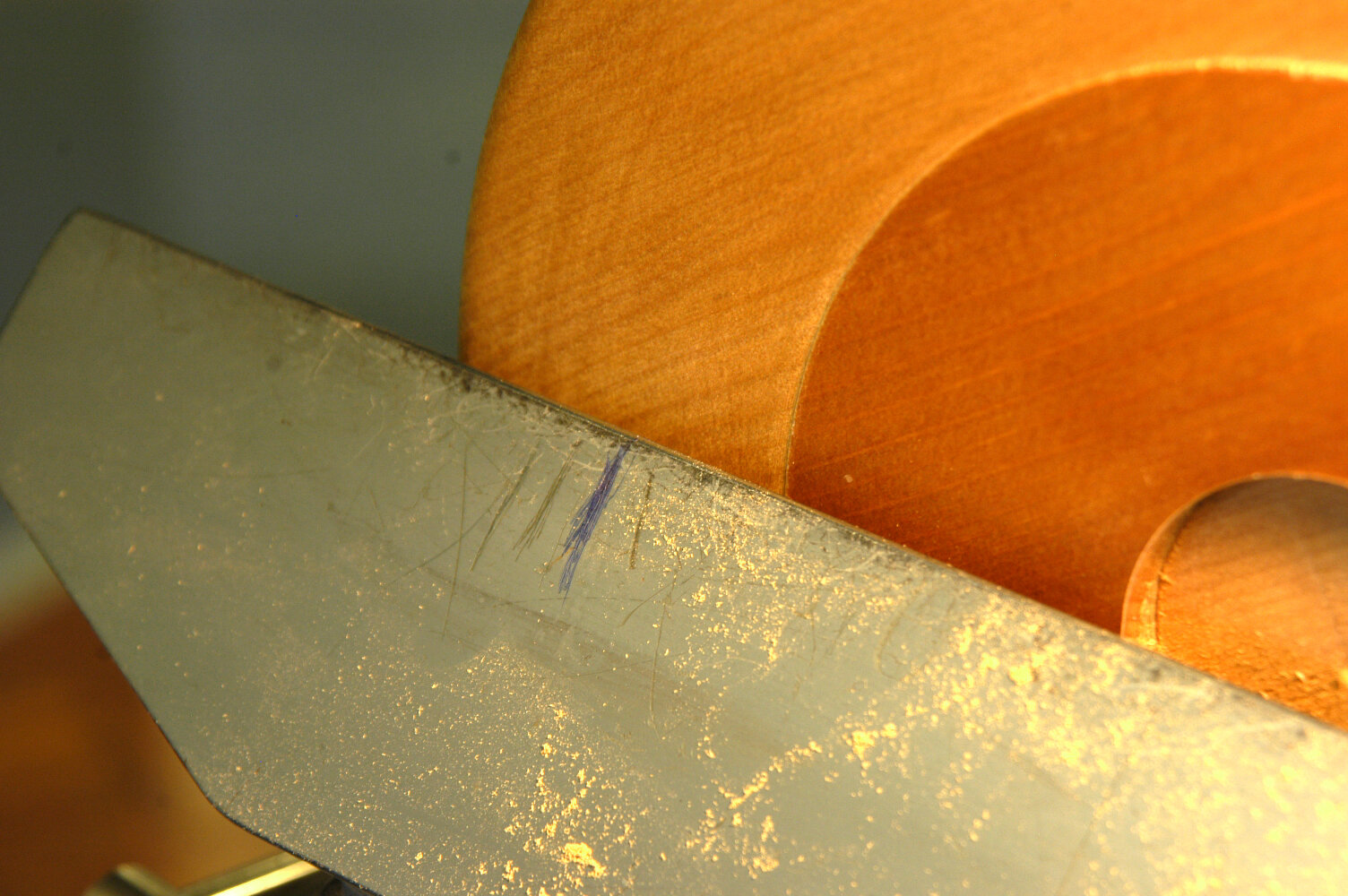 Mark small side on tool rest