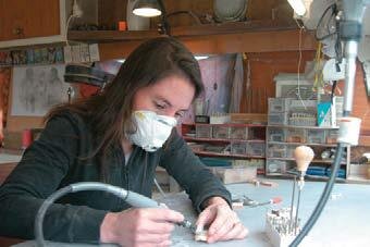 The Dremel drill on a ﬂexishaft.