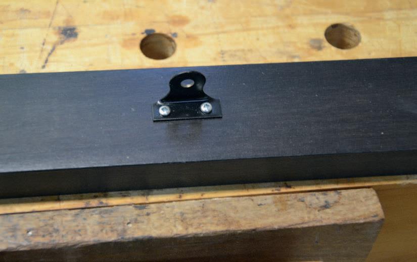 Right-angle bracket holds stays to leg