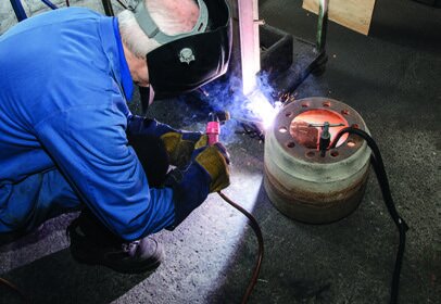 Welding the chimney to the brazier