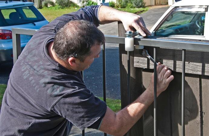 Fitting the top bracket