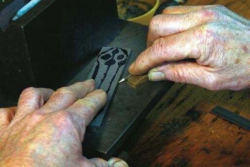 Scribe blade edge centre