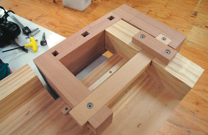 Main vice guide screwed in place and captured with retainer screwed in place