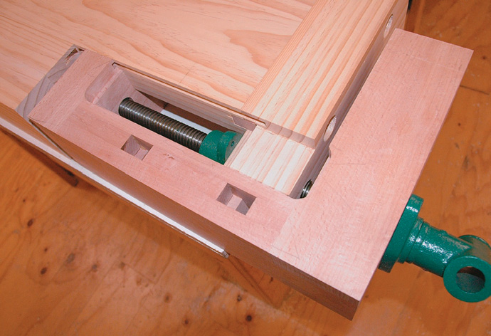 Final location and fit. Note final pair of grooves now run in and spline ( not visable) glued into vice jaw. Time to fit vice cover