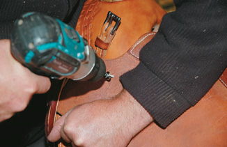 Screwing down the seat