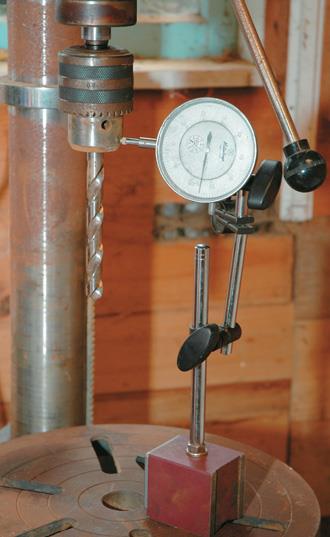 Measuring the run-out at the chuck
