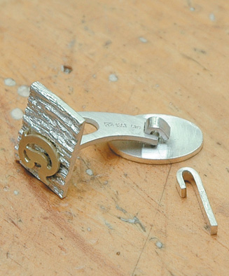 Saddle folded over to 2mm gap