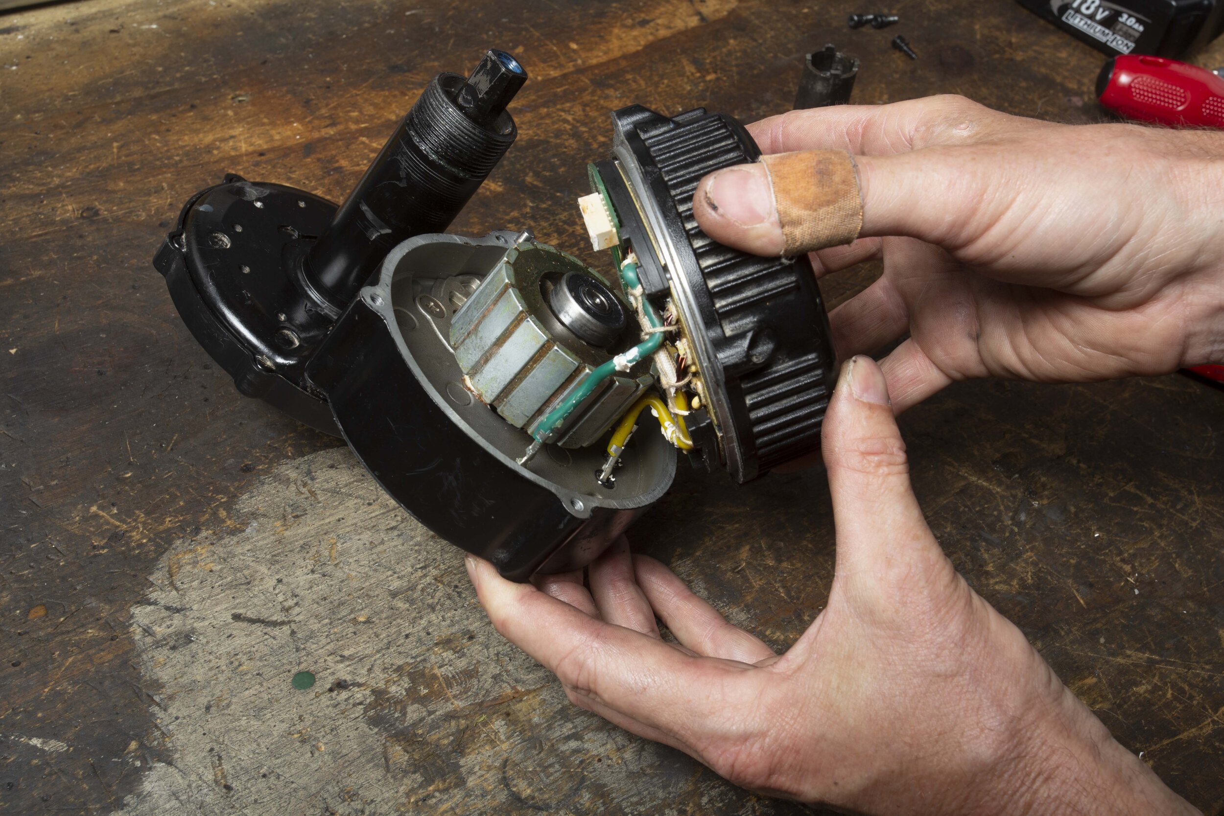Magnets hinder motor housing removal