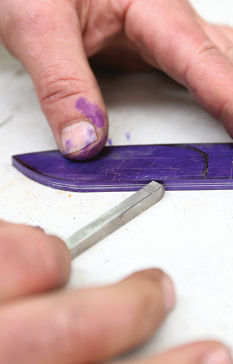Piece of tool steel marks centre of cutting edge