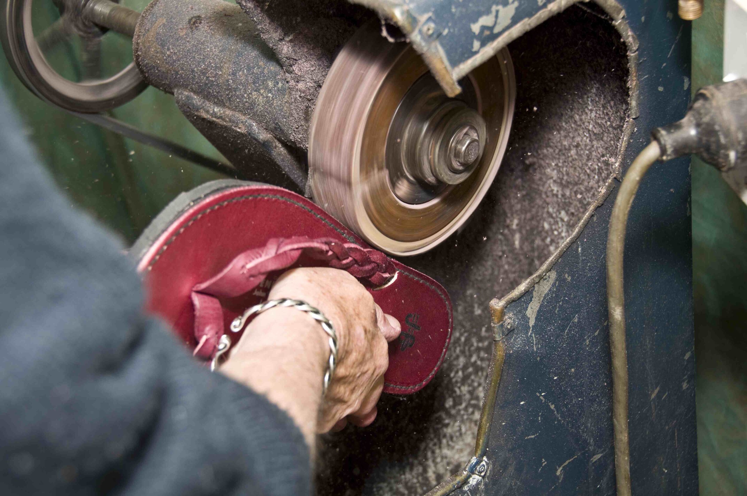 Smoothing the edge of the sole