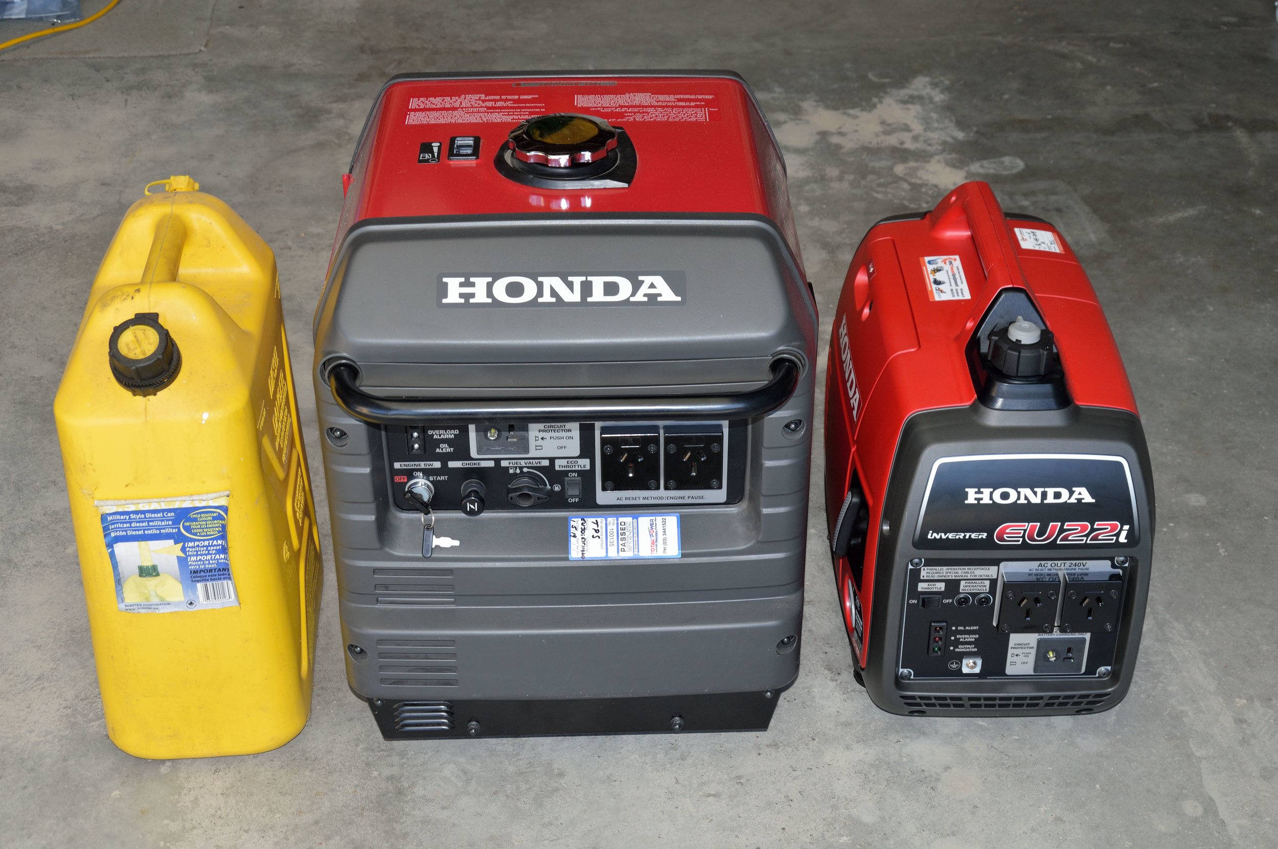 EU30is and EU22i compared to a 20L fuel container