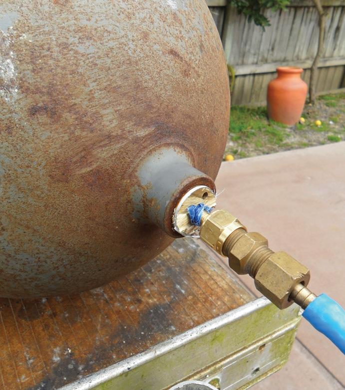 Note vent hole in brass plug.