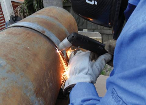 Cylinder bracket is used as cutting guide.