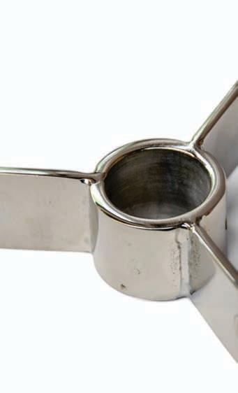 Bottom centre bracket of stainless steel.