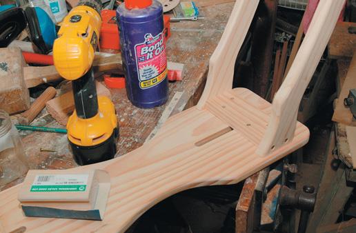Testing the ﬁt of the tenon.