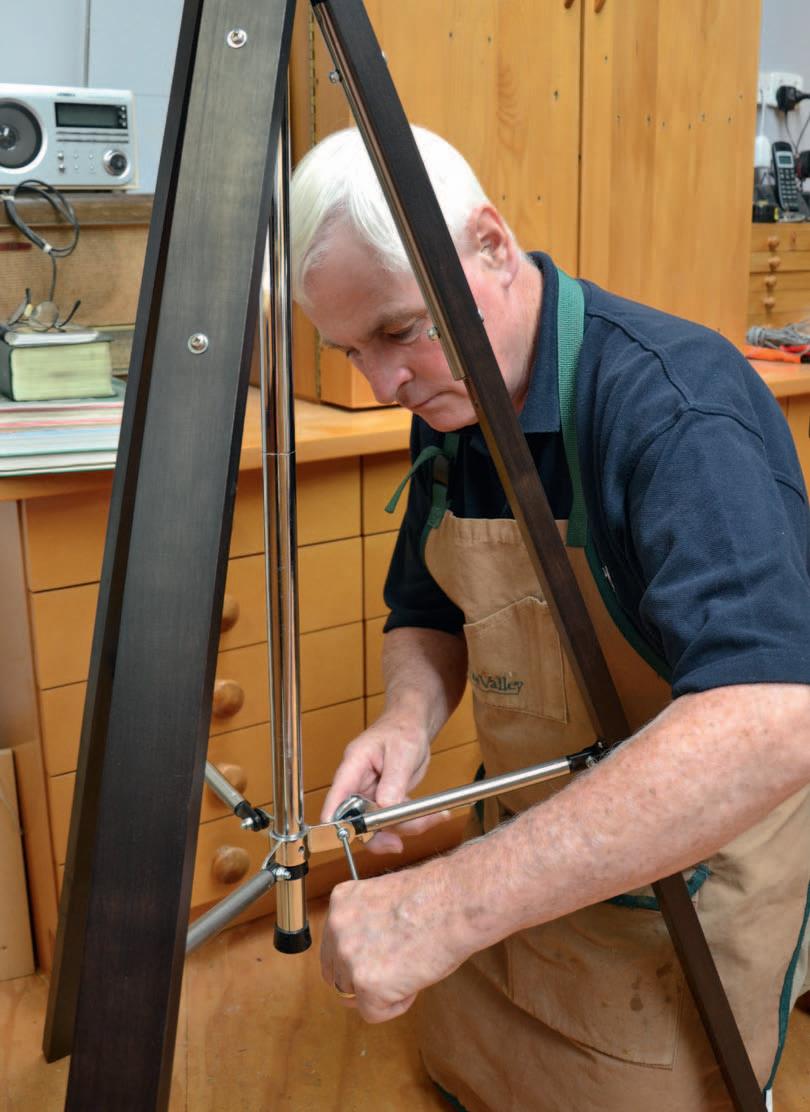 Fixing the bottom centre stays.