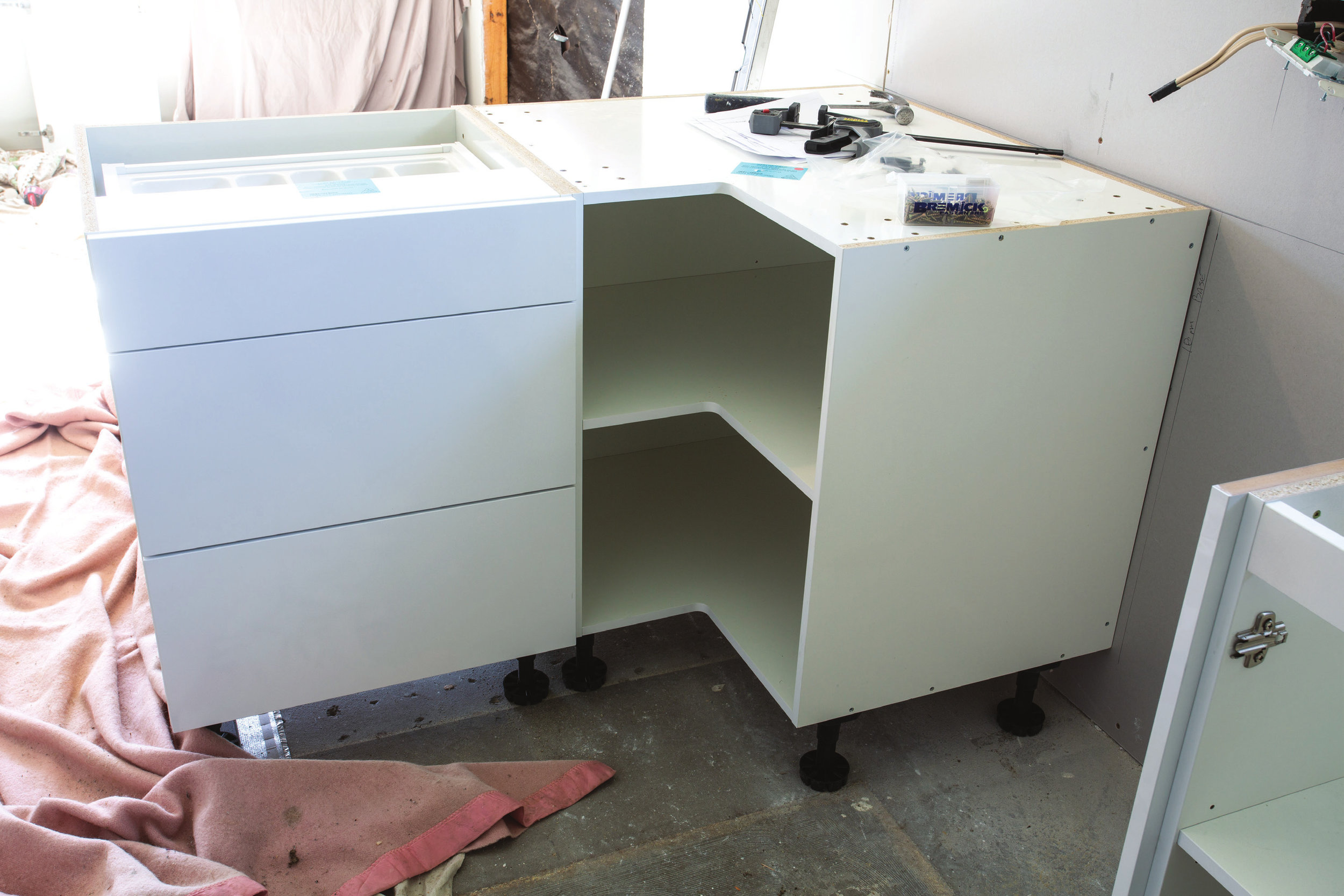 Shed_079_20180611_Installing-a-Kitchen-005.jpg