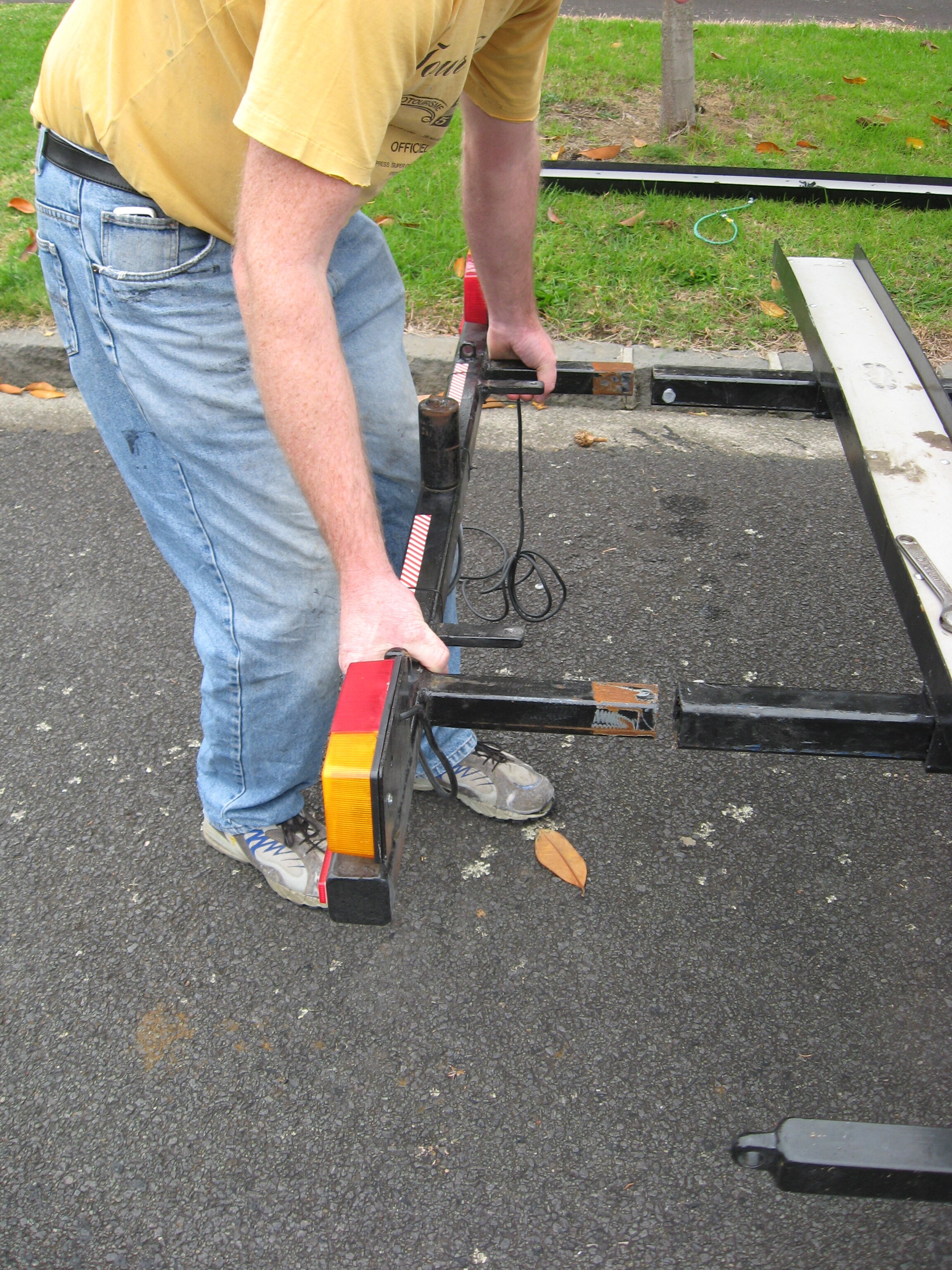 Bumper bar slides out