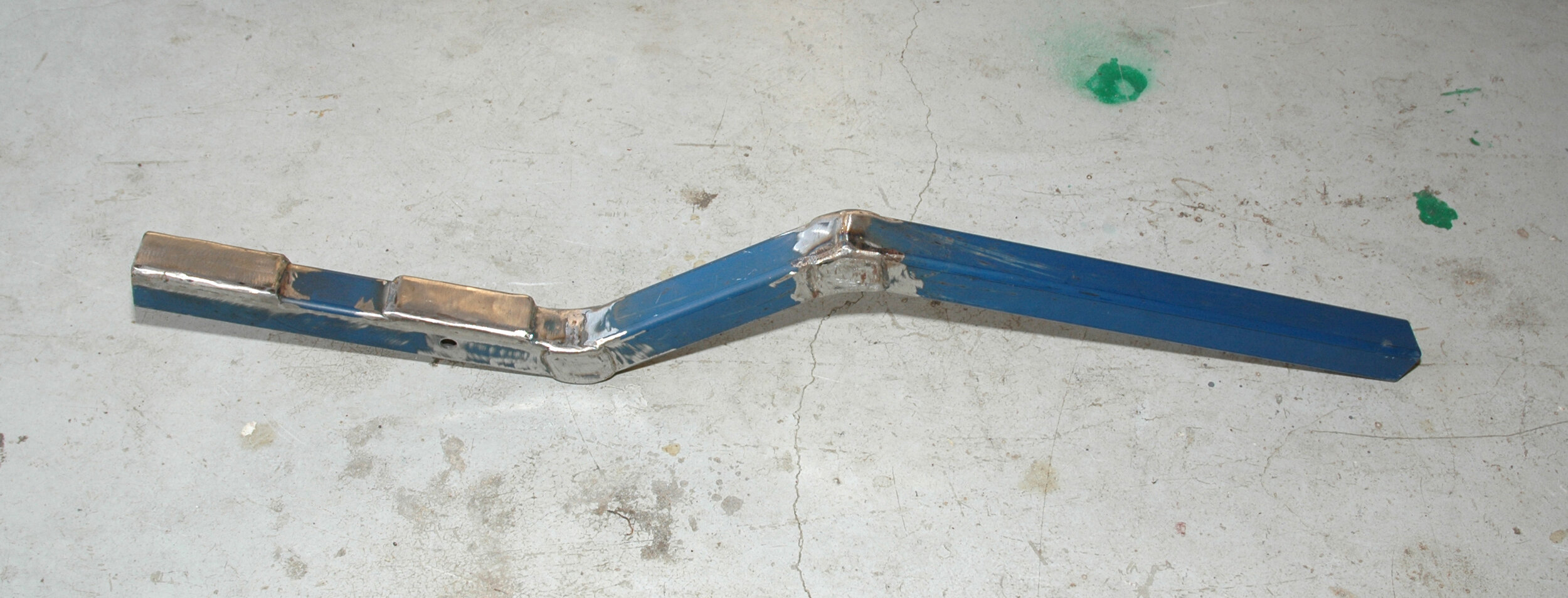 Cranked carrier arm is reinforced