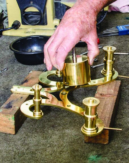 Mounting the main spring