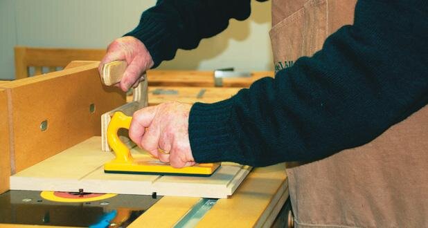 Cutting rebate for a cabinet partition