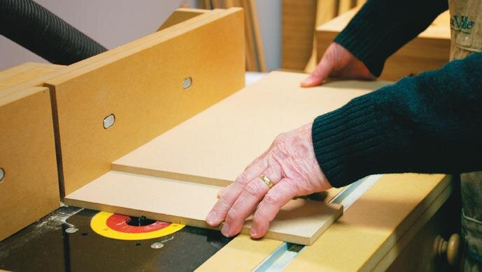 Cutting the rebate in the drawer sides. Note the 18 mm MDF square push-block.