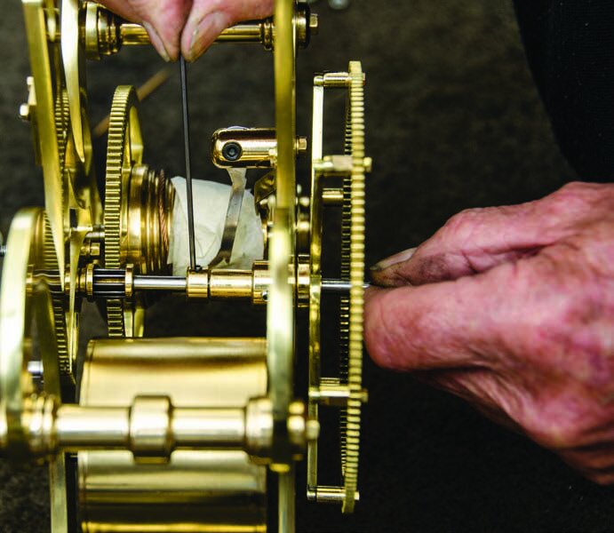The ring wheel is slid onto the central shaft