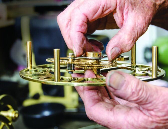 The clock face with the epicyclic gear train and the paradox movement for the hour hand