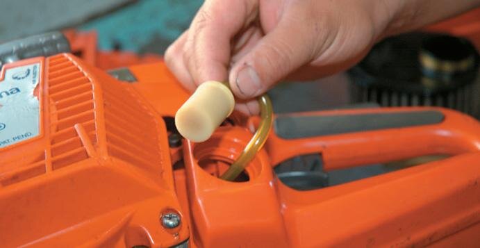 The fuel ﬁlter – this one is clean