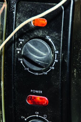 Stabilising the mould at 100 °C