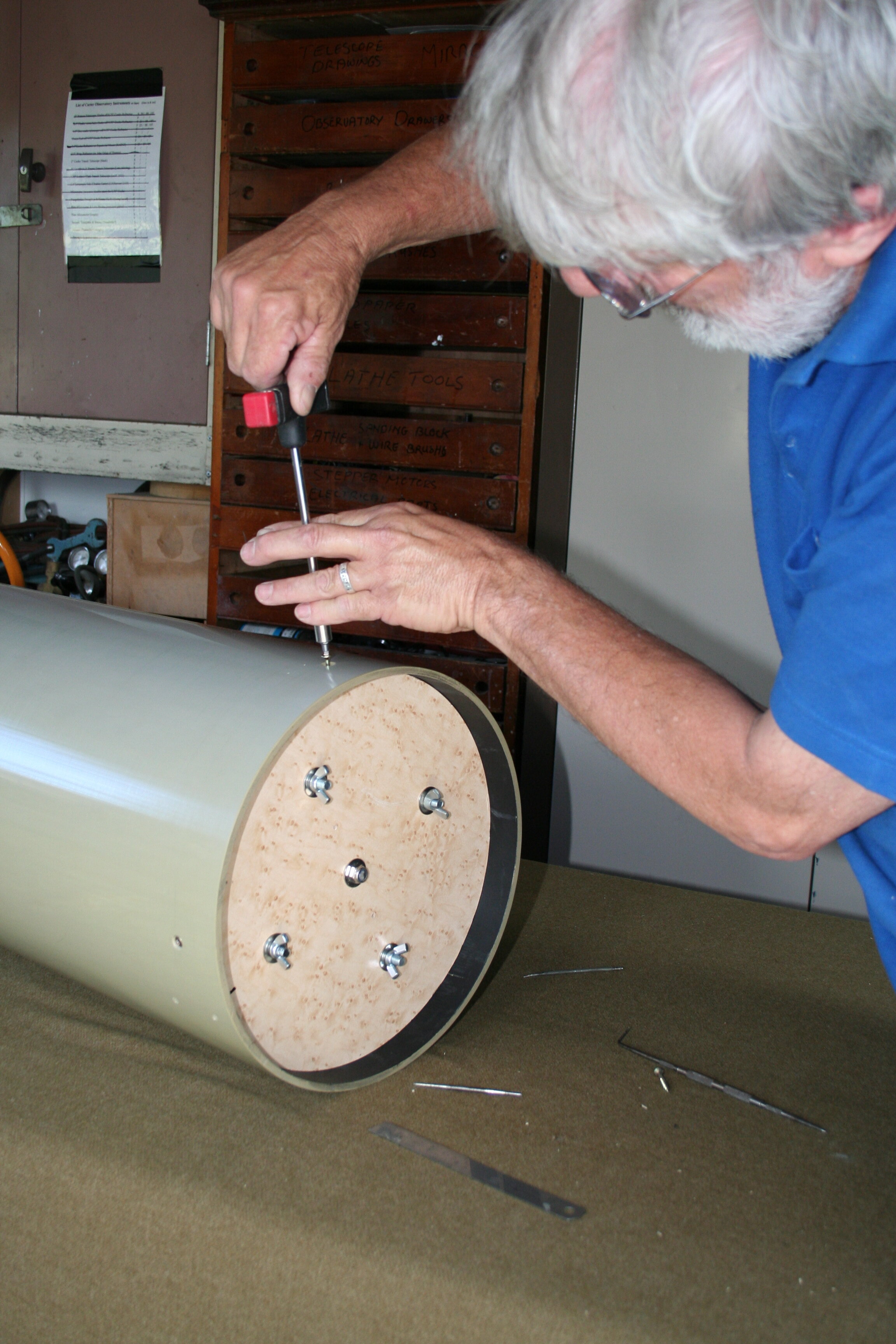 Mounting mirror base